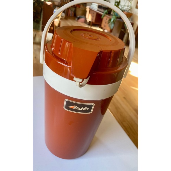 Vintage Aladdin Rust Pump•A•Drink Jug, 2 Liters - Picture 3 of 16